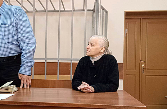 Суд отправил под домашний арест женщину, обманувшую столичную пенсионерку на 25 млн рублей