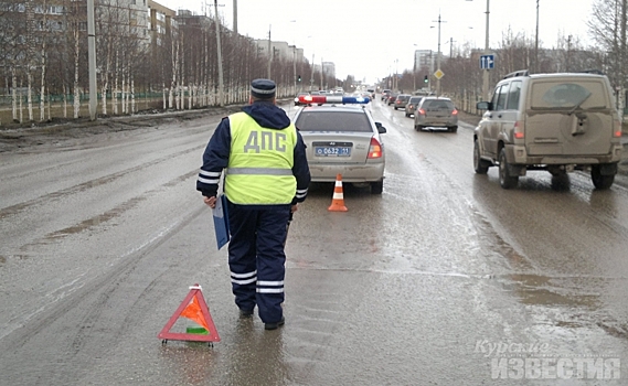 Курская область. В Железногорсе водитель «Форда» врезался в столб