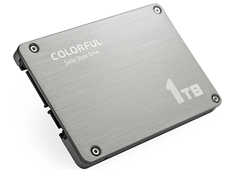 Терабайтный SSD-накопитель SL500 Boost весит всего 80 г.