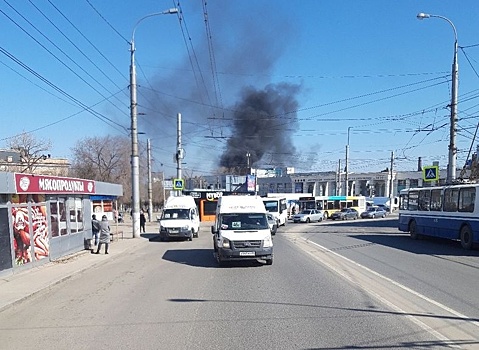 «Сейчас это лишь строительный мусор»: в Волгограде горели руины тракторного завода