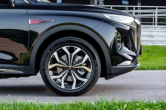 Hongqi HS7 второго поколения уже в России. Сколько он стоит