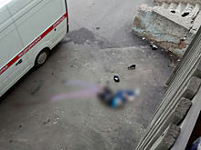 «У подъезда осталась лужа крови»: в Самаре пьяный мужчина вывалился из окна