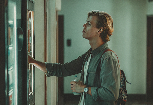 Тысячи автоматов с кофе и закусками исчезнут в Москве к концу 2025 года. В чём причина