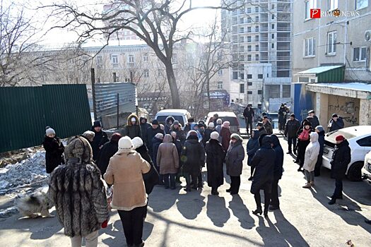 «Если мы все под этими плитами подохнем?!»: очередное собрание против стройки прошло во Владивостоке