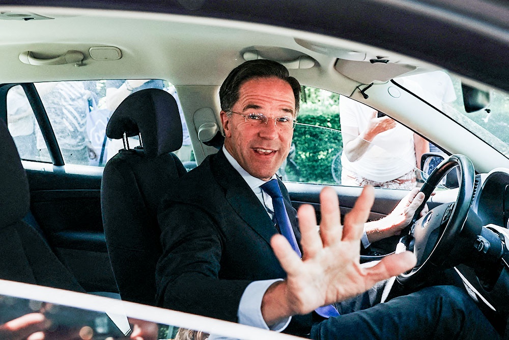 Что заставило премьер-министра Нидерландов уйти из политики после 13 лет во власти