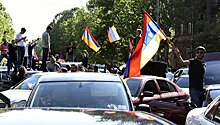 В Ереване монтируют сцену для митинга