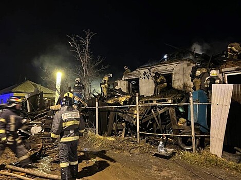 В Иркутске при падении военного самолёта на жилой дом погибли оба пилота