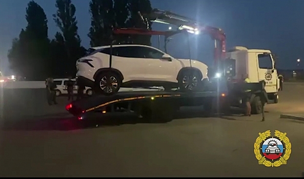 Волгоградские полицейские за сутки отправили на спецстоянки 19 автомобилей