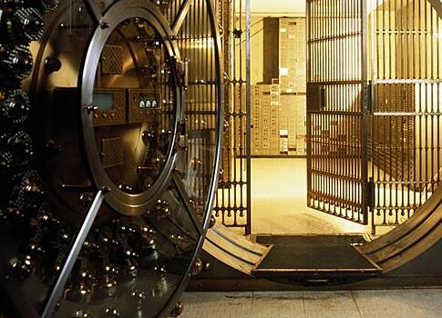Российские банки сократили запасы валюты на треть