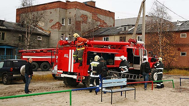 Неспокойные выходные: на Ямале в огне оказались несколько жилых домов