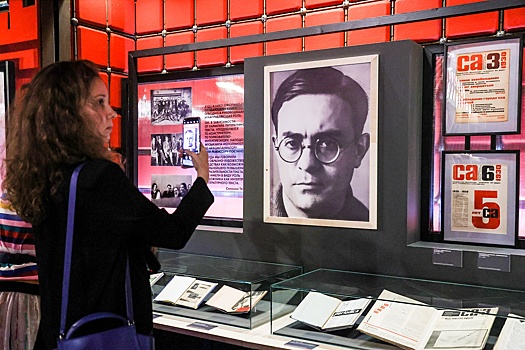 Выставка "По проволоке строчки" в музее-заповеднике "Горки Ленинские" вписалась в тренд увлечения наследием конструктивистов