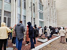 Куряне выстроились в очередь за билетами на «Ревизора» с Машковым