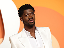 У 26-летнего рэпера Lil Nas X парализовало половину лица