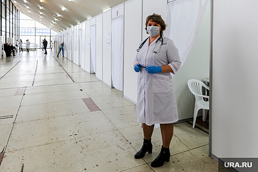 Тюменские власти пытаются найти сотни новых медиков