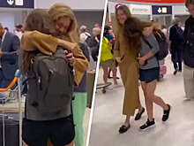 Наталья Водянова встретила найденную сестру в аэропорту вместе с журналистами Vogue