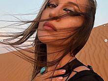 Бывшая жена Шнурова частично оголила грудь на отдыхе