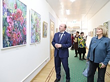 Выставка «Дарите женщинам цветы» открылась в нижегородском Заксобрании к 8 Марта