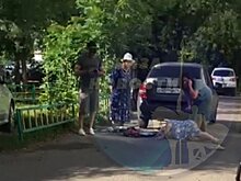На улице Тарханова 85-летнюю пенсионерку сбили во дворе