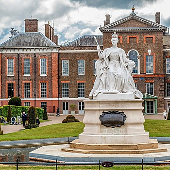 Кто проживает в Кенсингтонском дворце