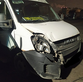 Водитель выпал из маршрутки с пассажирами на скорости в Санкт-Петербурге 
