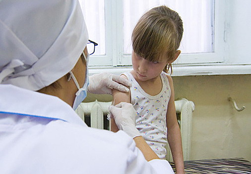 Гинцбург: необходимо вакцинировать 10 миллионов детей