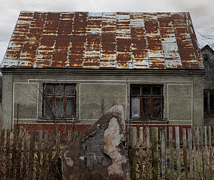 Дома в "умирающих" деревнях России предлагают отдавать нуждающимся