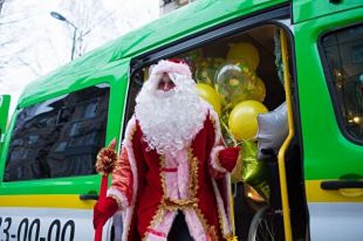 Петербуржцы организовали Новый год мальчику, который почти не выходит из д
