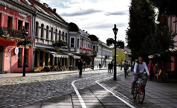 Наши в Литве: апогей русофобии, борьба с писателями и взвинченные цены