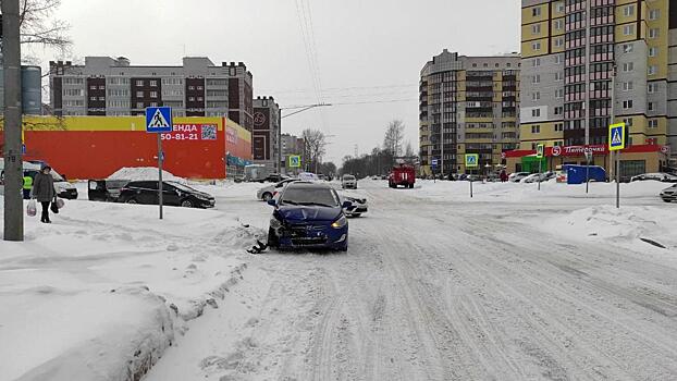 Две иномарки «поцеловались» на перекрестке в Вологде: есть пострадавшие