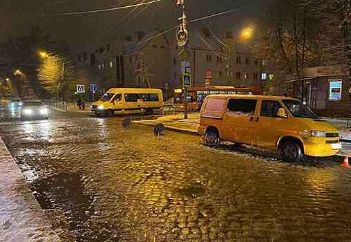 На Павлика Морозова 19-летний водитель микроавтобуса сбил пенсионерку