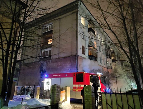 В Челябинске вечером вторника эвакуировали жильцов загоревшейся пятиэтажки