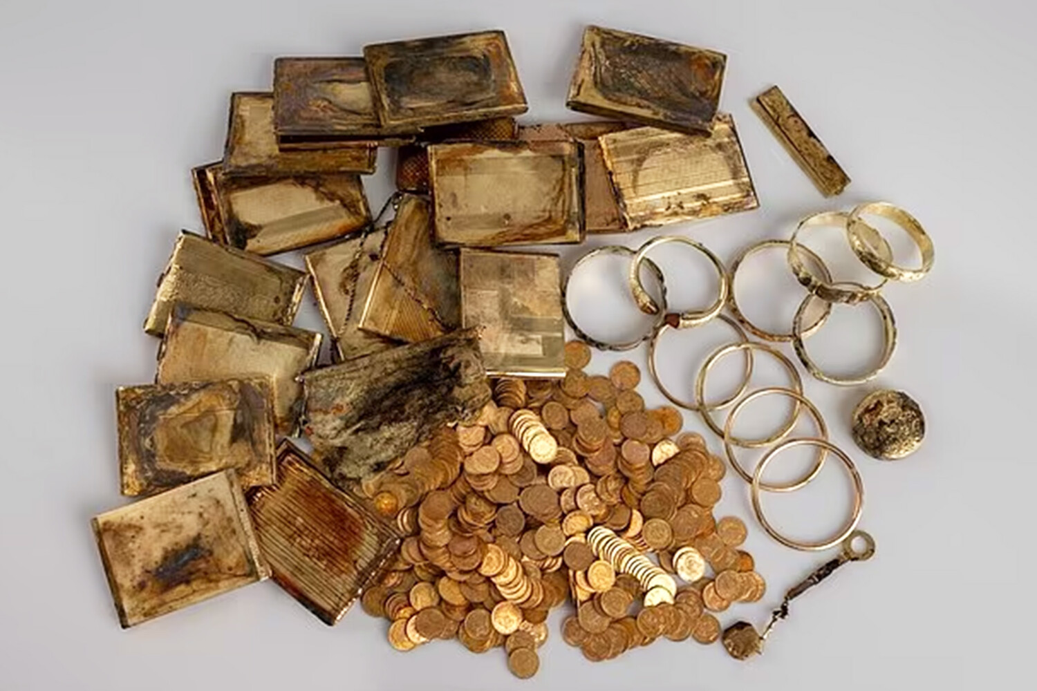 В Чехии найден древний клад с золотом и драгоценностями