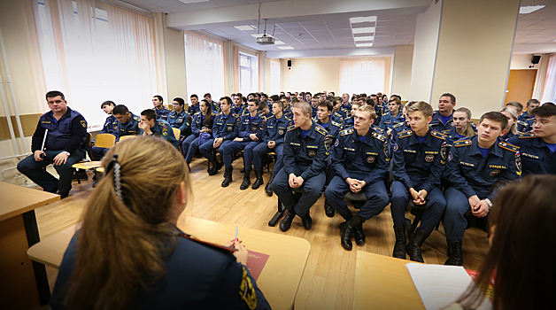 В Службе 112 Москвы провели экскурсию: профориентация для курсантов