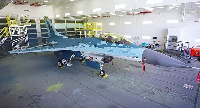 Замаскировали: Истребитель США F-16 перекрасили под Су-57