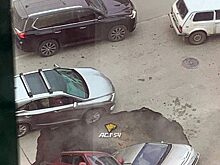 В центре Новосибирска провалилась парковка