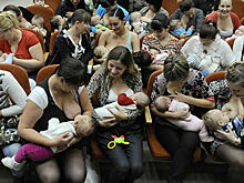 В России набирает популярность грудное вскармливание, сообщил эксперт