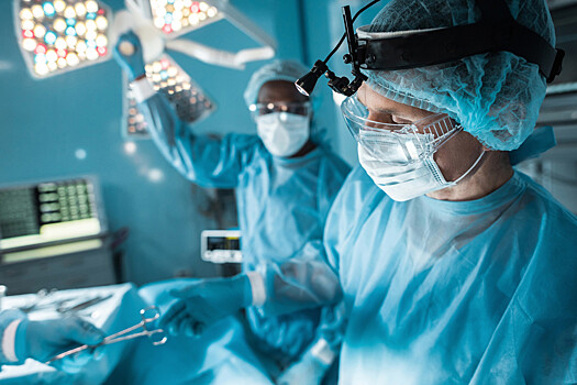 Хирурги впервые в мире успешно пересадили свиную почку живому пациенту