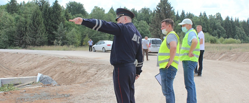 Отремонтированный участок дороги в Вавожском районе Удмуртии проверила комиссия