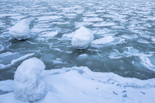 Женщина утонула в «Жигулях» при романтической поездке по льду, ее кавалер спасся