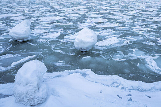 Двое детей провалились под лед в Волгоградской области