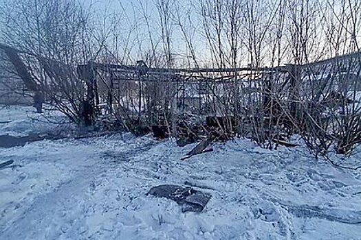 Три человека заживо сгорели при пожаре в деревянном вагоне в российском городе