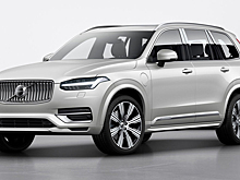 В автосалонах РФ у кросса Volvo XC90 появилась расширенная стартовая модификация