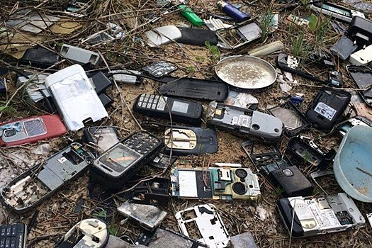 В Зауралье в районе ИК-2 нашли "кладбище" мобильников