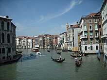 Китайские туристы в Венеции ради красивых селфи опрокинули гондолу