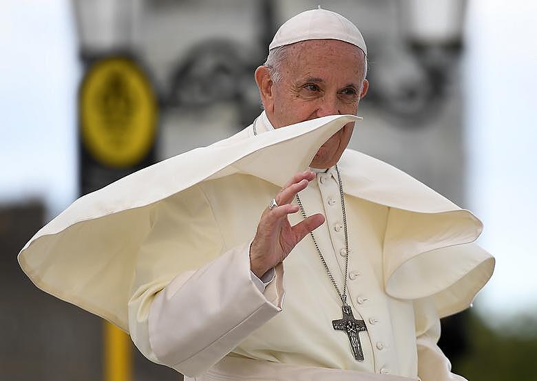 Папа римский Франциск привился от коронавируса