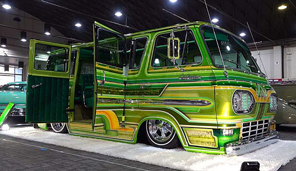 Из старого Ford Falcon сделали заниженный фургон