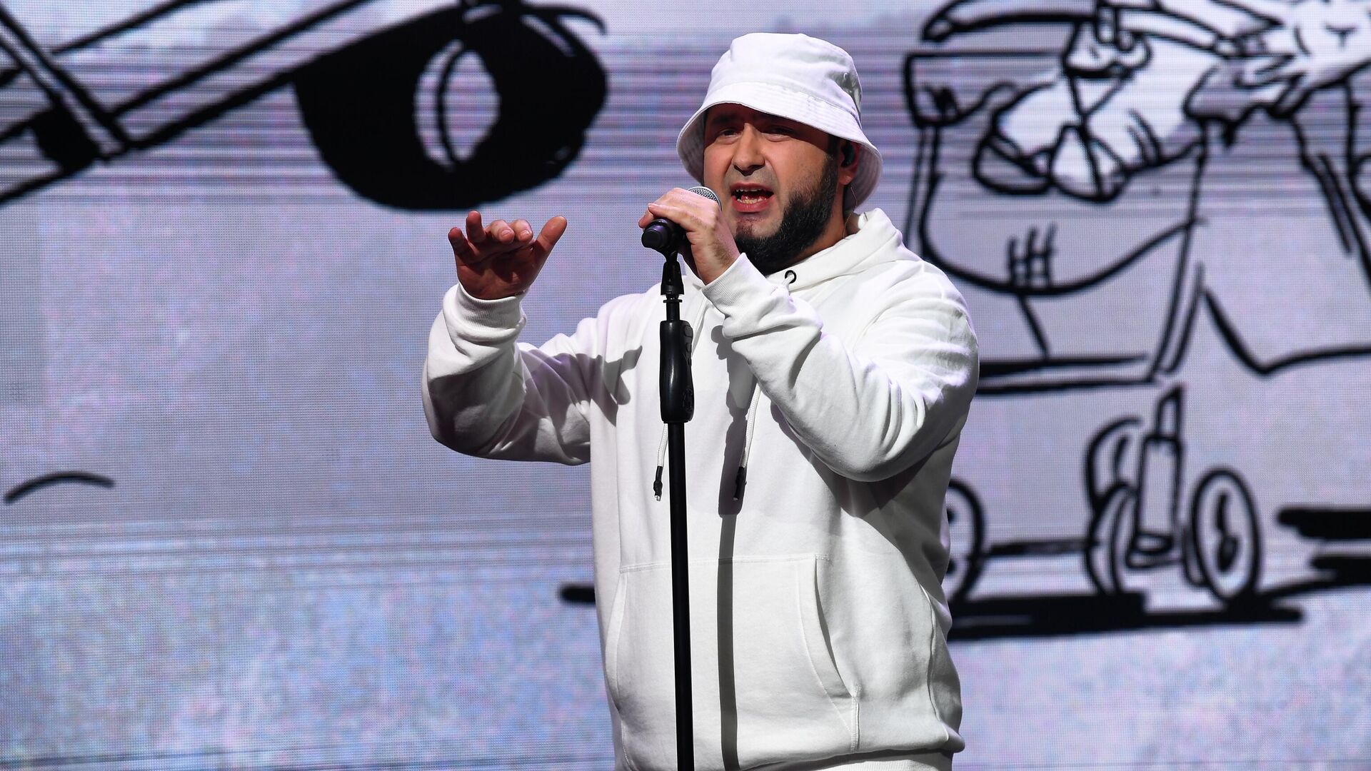 Апачев прокомментировал скандал со своими граффити в Судже