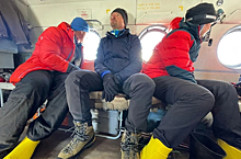 Вертолет забрал трех выживших на Ключевском вулкане
