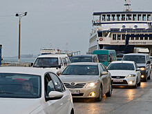 Почти 400 автомобилей ждут в очереди на Керченскую переправу из-за плохой погоды
