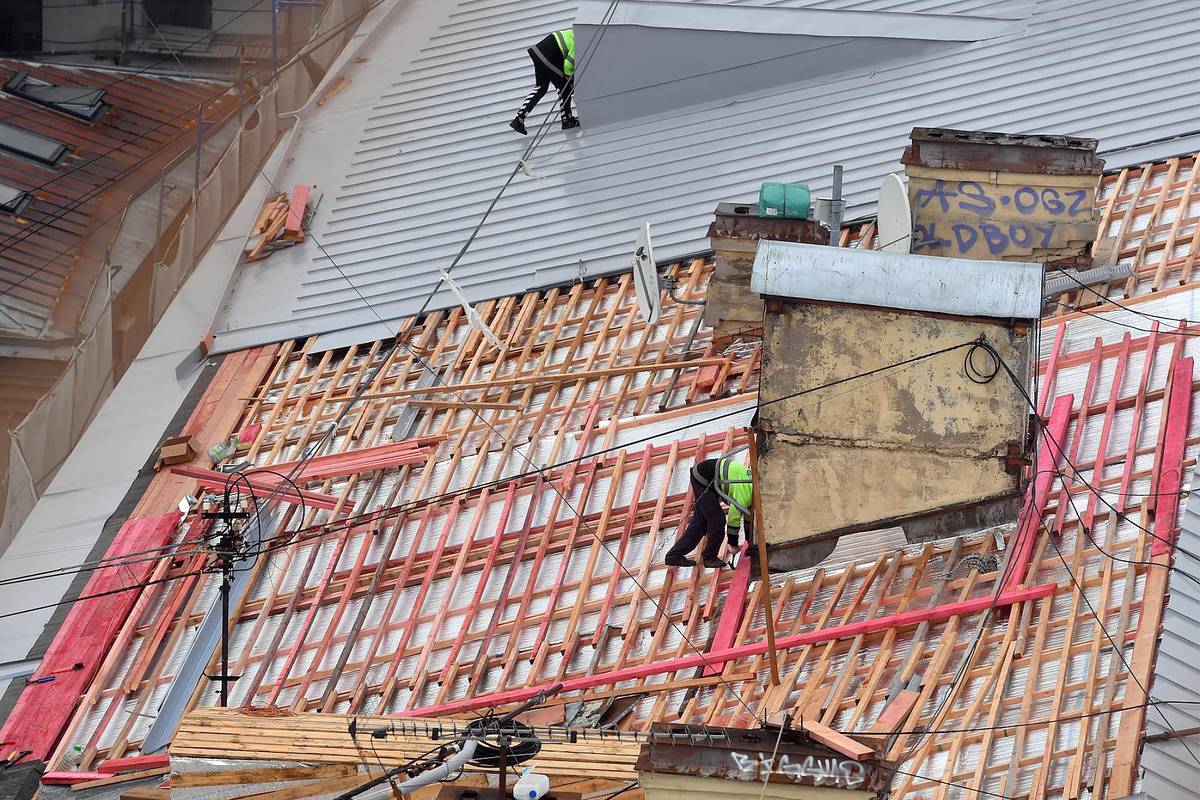 В российском городе жильцов дома оставили без крыши